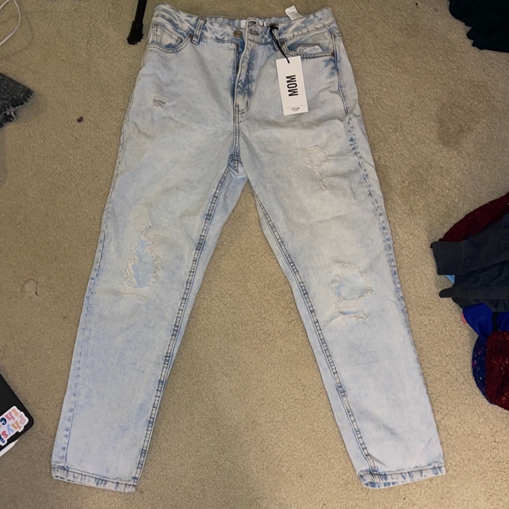 Mom jeans size 9 light wash denim jeans